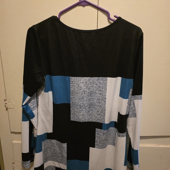 NWOT Colorblock Long Sleeve Top- Size Medium - Picture 2 of 2
